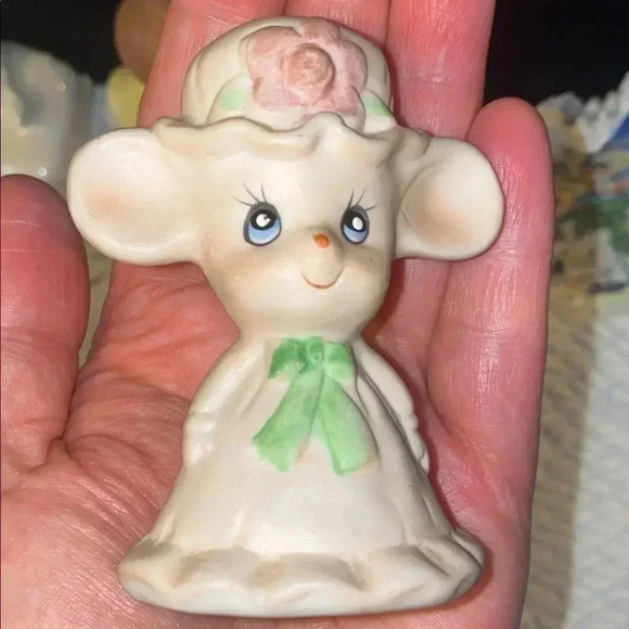 Vintage porcelain salt  and pepper shakers, hand painted, kitchen decor - Picture 2 of 4